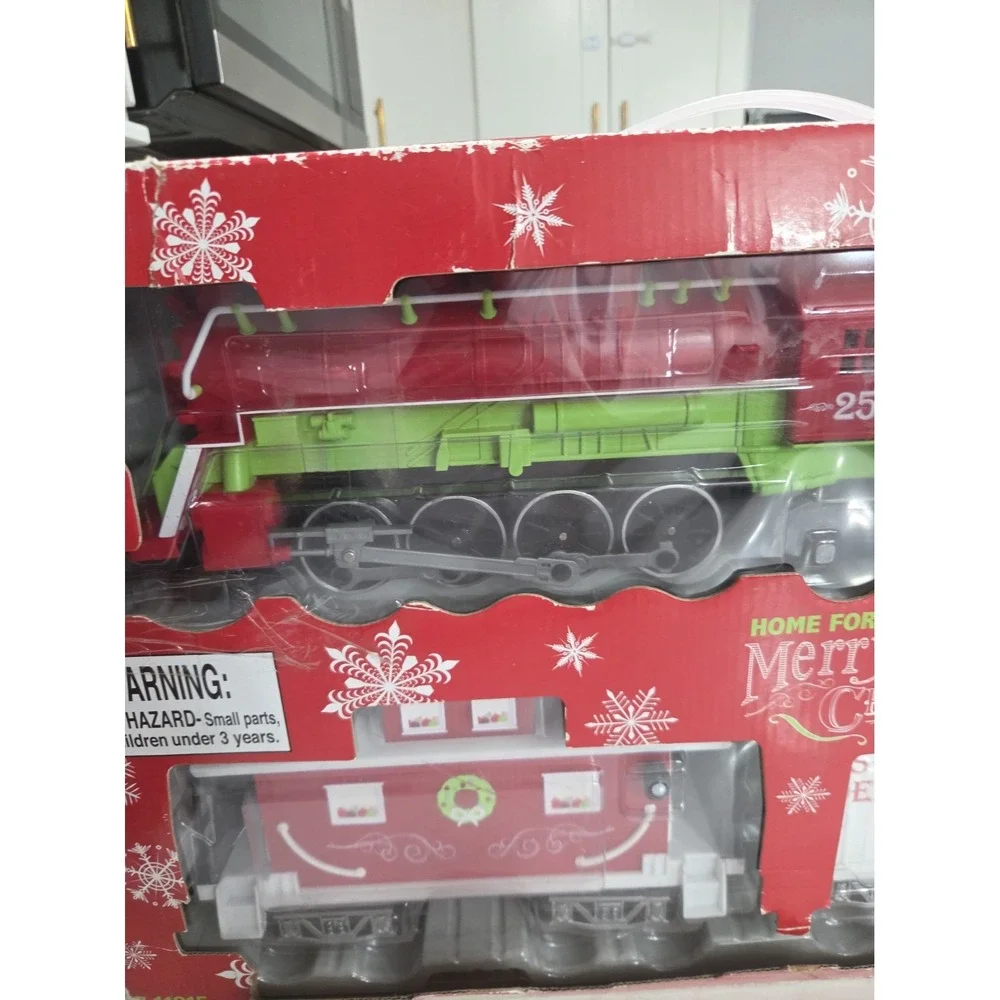 Lionel 7-11915 Home For The Holiday Ready-to-Play set